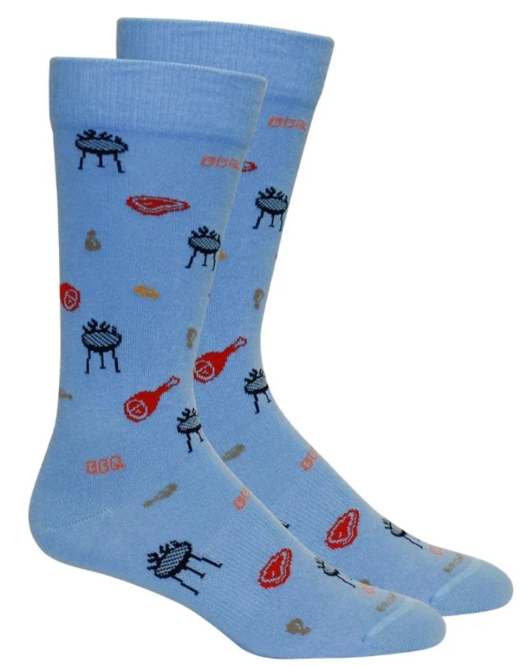 Brown dog que Della blue sock