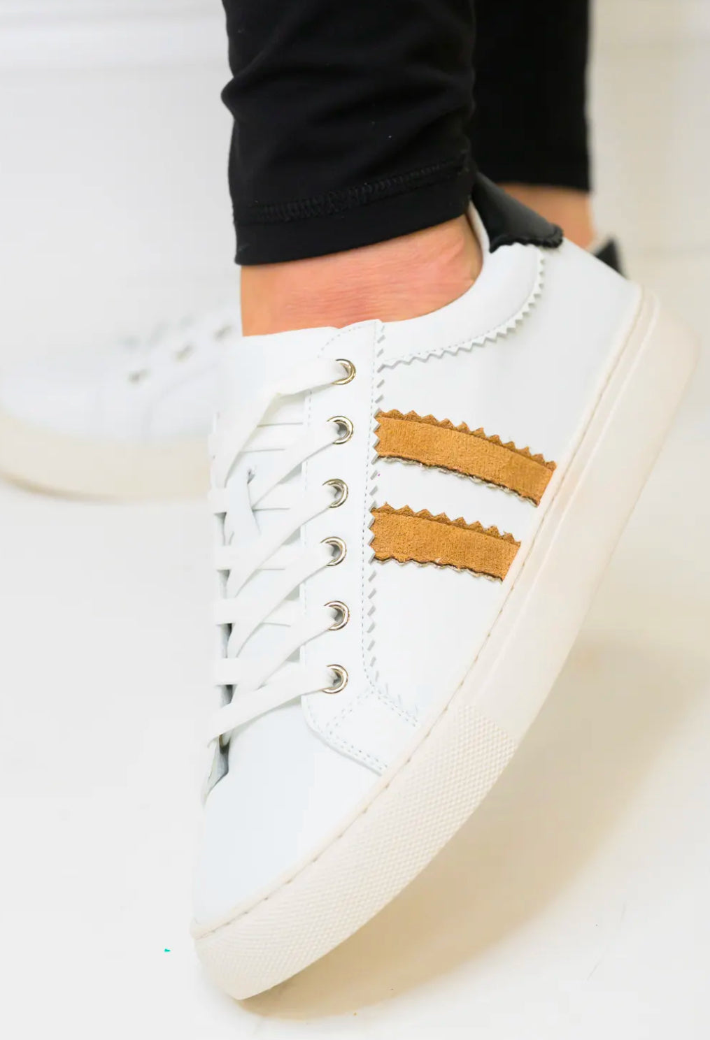 Corky Showtime - White Tan Black Sneaker
