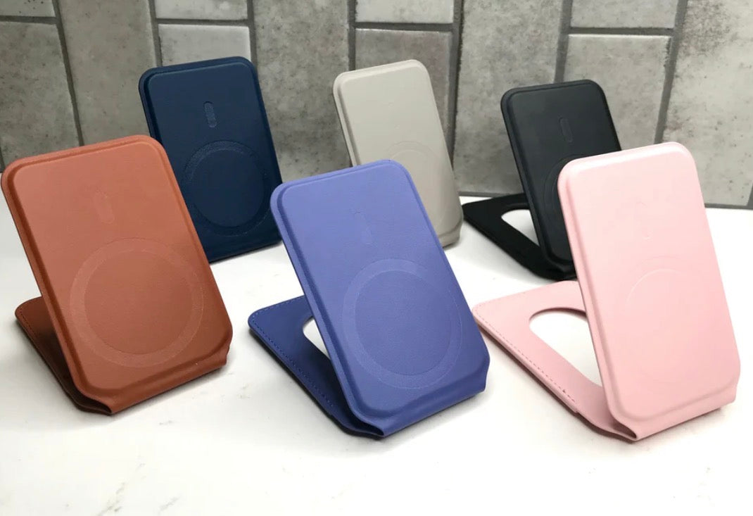 Queens Designs Magnetic Wallet & Stand