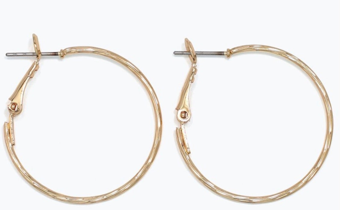 Periwinkle Delicately textured gold hoops
